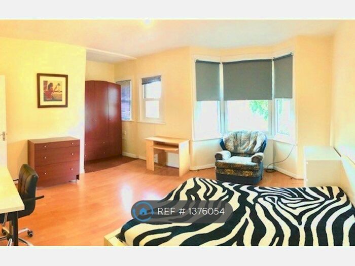 2 Bedroom Maisonette To Rent In Atlas Gardens, London, SE7