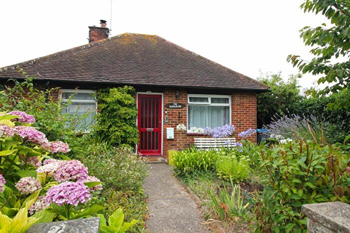 2 Bedroom Bungalow To Rent In Westbrook, CT9