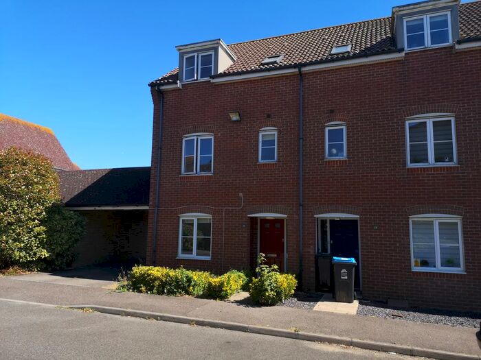 4 Bedroom End Of Terrace House To Rent In Aspen Drive, Whitfield, Dover, CT16