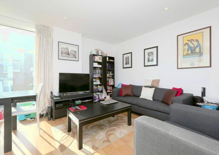 2 Bedroom Flat To Rent In Goodchild Road, London, N4