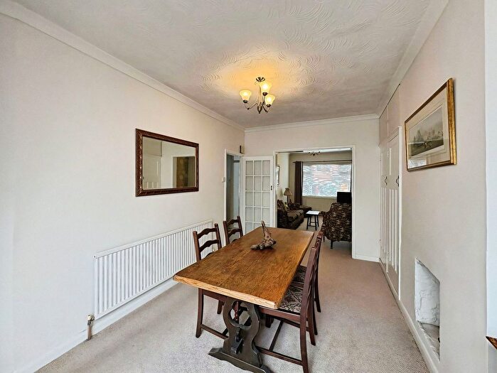 2 Bedroom Semi-detached Bungalow For Sale In South Darenth, DA4