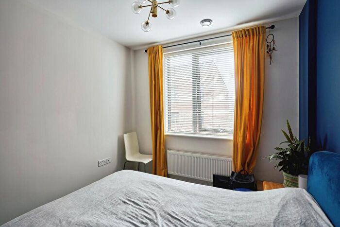2 Bedroom Flat For Sale In Hammersley Road, London, E16