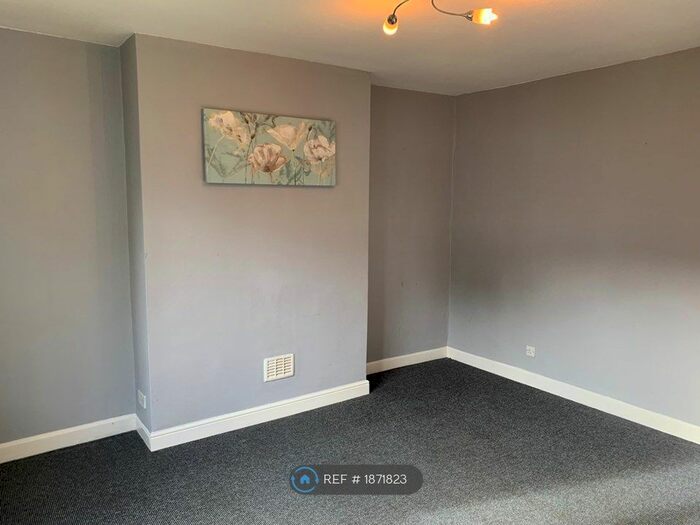 2 Bedroom Flat To Rent In Broomhead Drive, Dunfermline, KY12