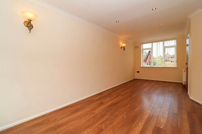 3 Bedroom Semi-Detached House To Rent In Thorpe Drive, Wigston, LE18