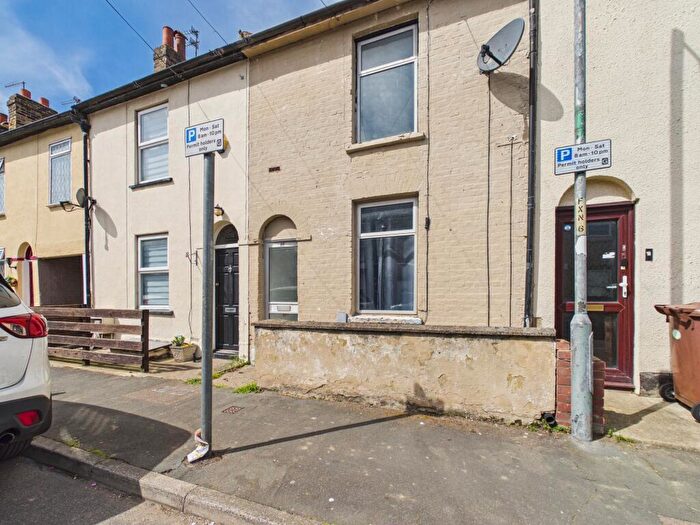 3 Bedroom Terraced House To Rent In Fox Street, Gillingham, ME7