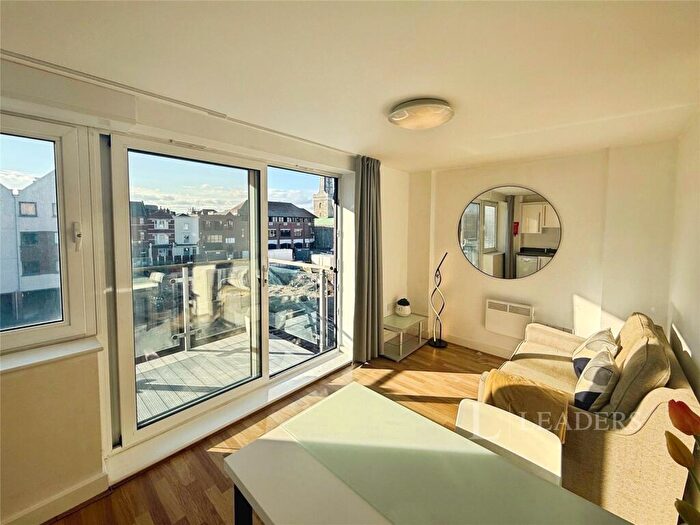 Flat To Rent In High Street, Southampton, Hampshire, SO14