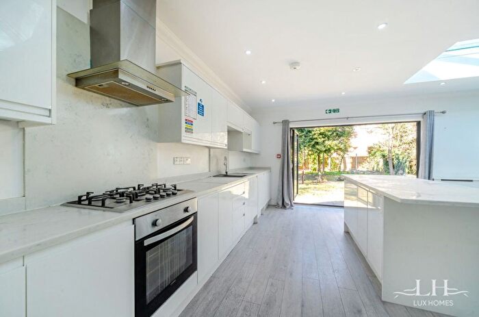 4 Bedroom Detached Bungalow For Sale In Ardleigh Green Road, Hornchurch, RM11