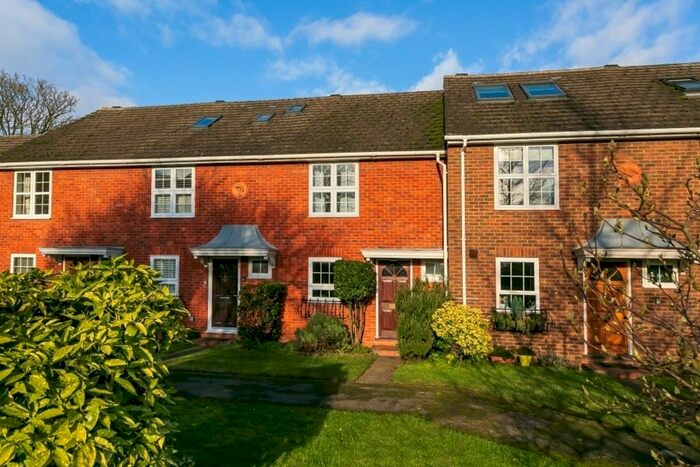 3 Bedroom Property To Rent In Gainsborough Road, Kew, Richmond, TW9