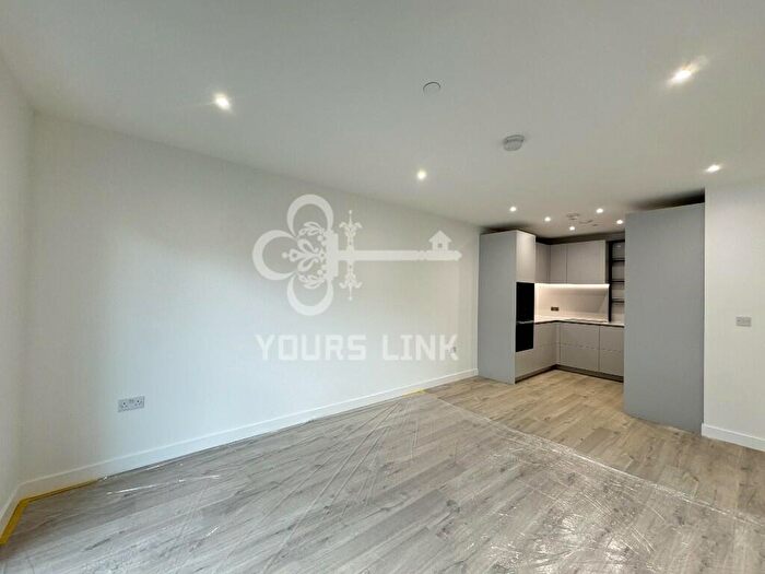 1 Bedroom Flat To Rent In Scarlet Court, London, N4