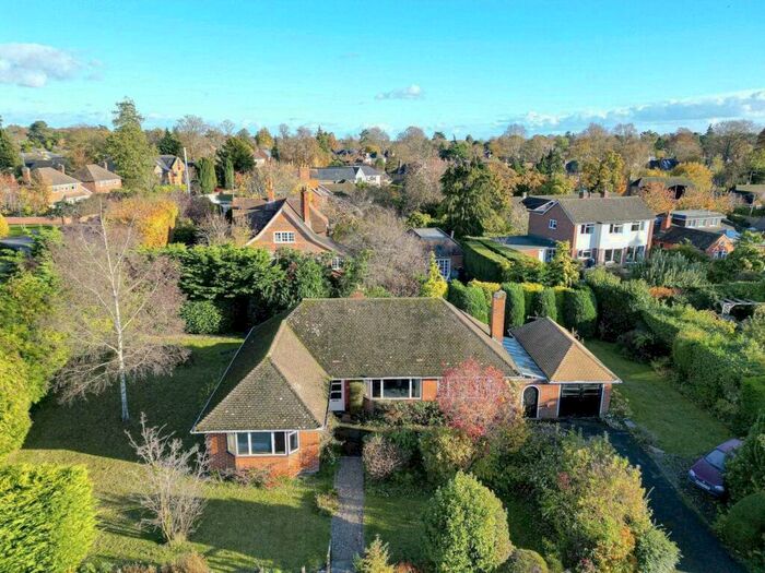 Houses for sale in Knowle Close, Reading, RG4