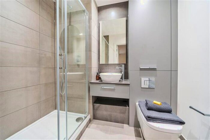 2 Bedroom Apartment To Rent In Bed, Th Floor, Tyne, Refinery House In Anchors Point, E16