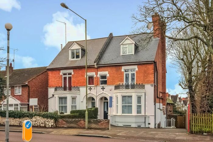 2 Bedroom Flat To Rent In Nether Street, Finchley, N3