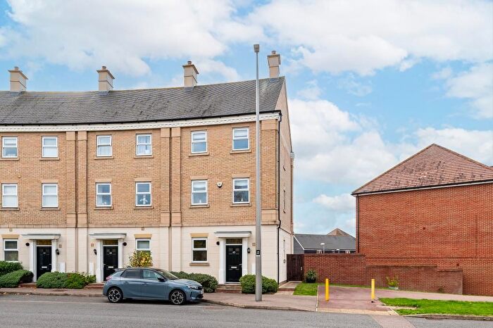 4 Bedroom End Terrace House For Sale In Rowditch Furlong, Redhouse Park, Milton Keynes, Buckinghamshire, MK14