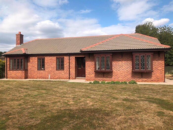 4 Bedroom Detached Bungalow For Sale In Manor Drive, Holbeach, Spalding, PE12