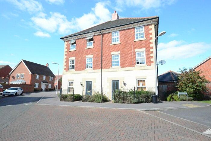 4 Bedroom Semi-Detached House To Rent In Chrysanthemum Drive, Shinfield, RG2