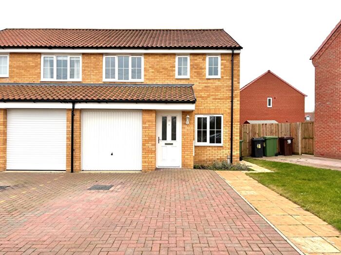 3 Bedroom Semi-Detached House To Rent In Hare Crescent, Hethersett, Norwich, NR9