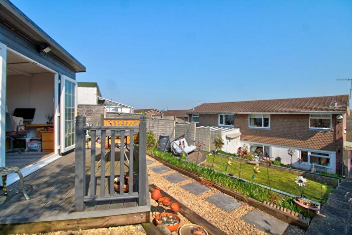 3 Bedroom Semi-Detached House For Sale In College Glade, Newport, NP18