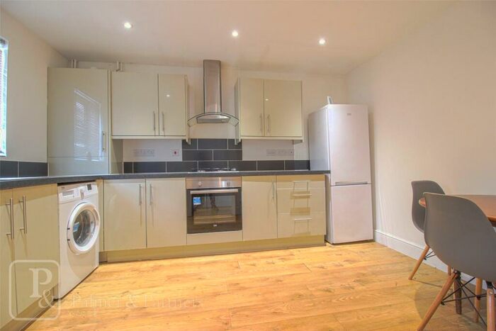 3 Bedroom Semi-Detached House To Rent In New Park Street, Colchester, Essex, CO1