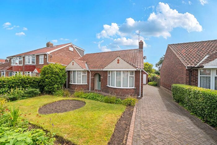 2 Bedroom Bungalow For Sale In Tranby Avenue, York, YO10