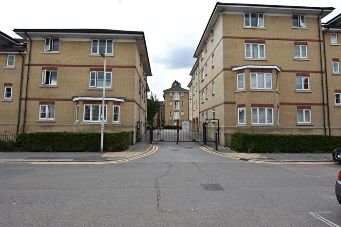 2 Bedroom Flat To Rent In Alveston Square, South Woodford, London, E18