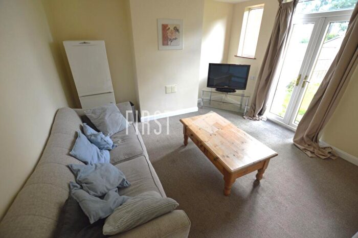 4 Bedroom Semi-Detached House To Rent In Heather Road, Clarendon Park, LE2