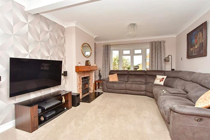 3 Bedroom Semi-Detached House For Sale In Godden Road, Snodland, Kent, ME6