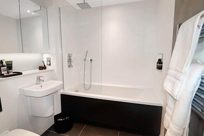2 Bedroom Apartment To Rent In Swan Street House, Manchester, M4