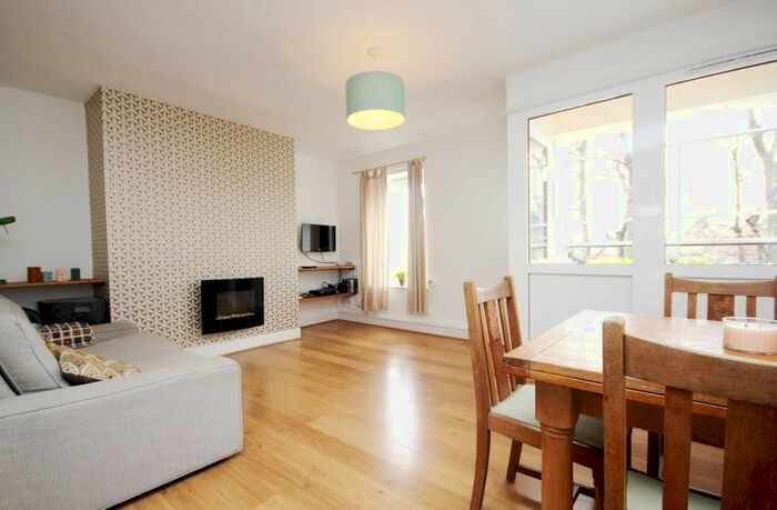 2 Bedroom Flat To Rent In Connaught Road, London, N4