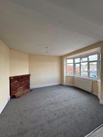 2 Bedroom Flat To Rent In Kinson Road, Bournemouth, BH10