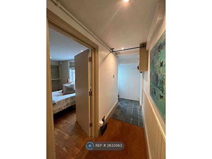 2 Bedroom Flat To Rent In Basement, London, SW8