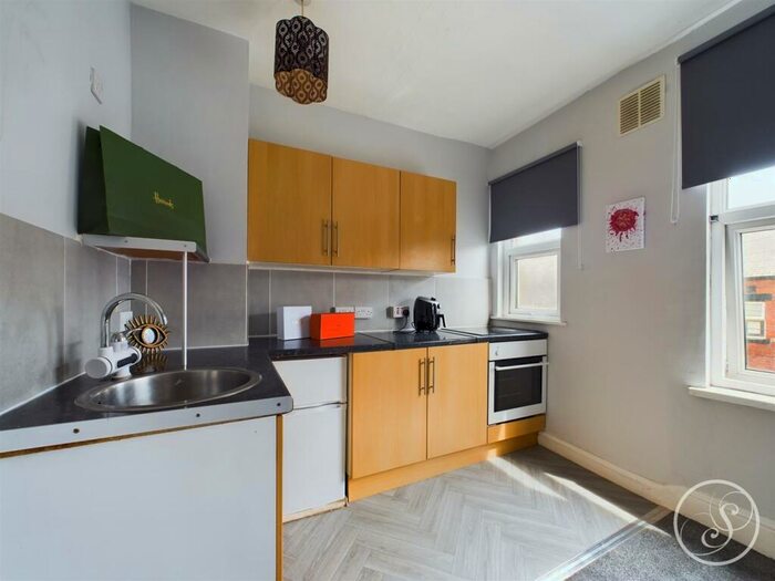 3 Bedroom Terraced House For Sale In Hillcrest View, LS7