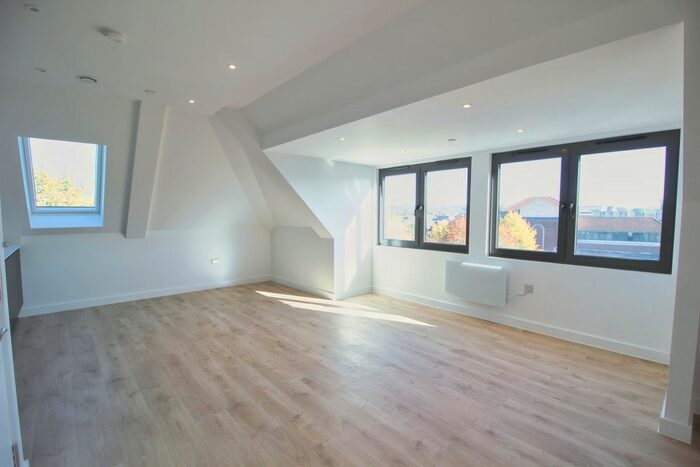 1 Bedroom Flat To Rent In Station Road, Redhill, RH1