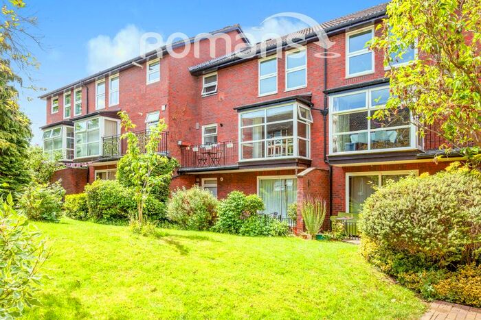 2 Bedroom Flat To Rent In Fountain Gardens, SL4