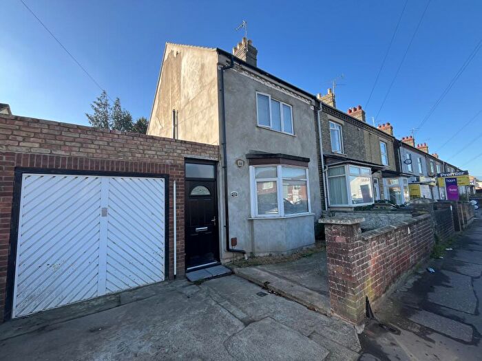 6 Bedroom End Of Terrace House To Rent In Fengate, Peterborough, PE1
