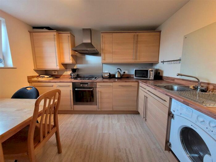 2 Bedroom Flat To Rent In James Street, City Centre, Aberdeen, AB11