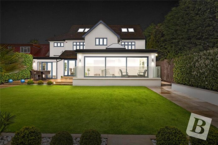 5 Bedroom Detached House For Sale In Holden Way, Upminster, Essex, RM14