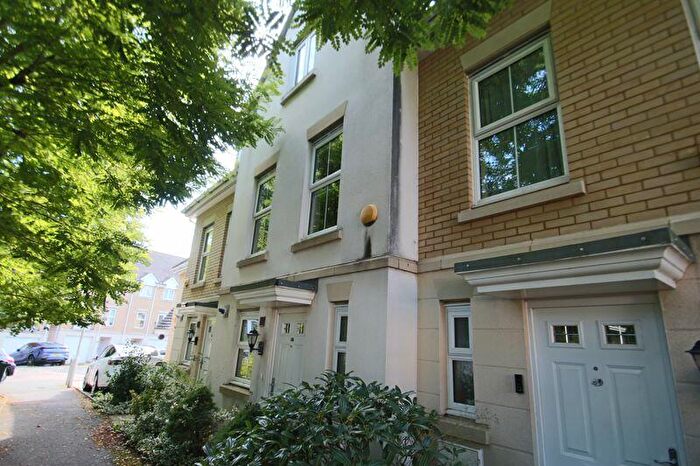 3 Bedroom Town House To Rent In Cochrane Drive, Dartford, DA1