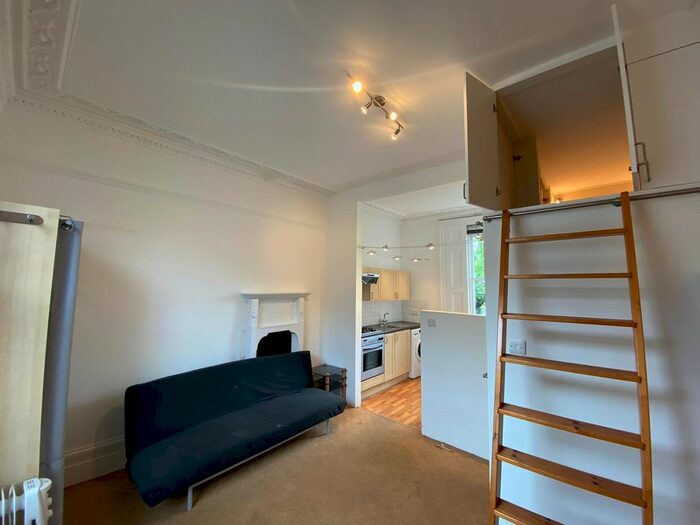 Studio To Rent In St. Martin's Road, London, SW9