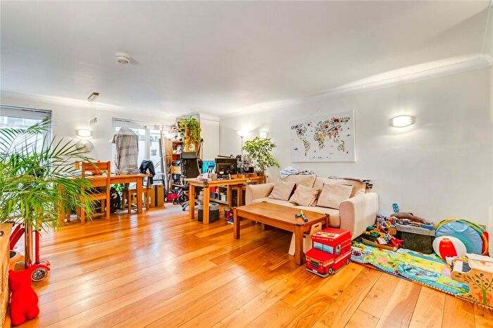 2 Bedroom Mews To Rent In Rheidol Mews, Angel, N1