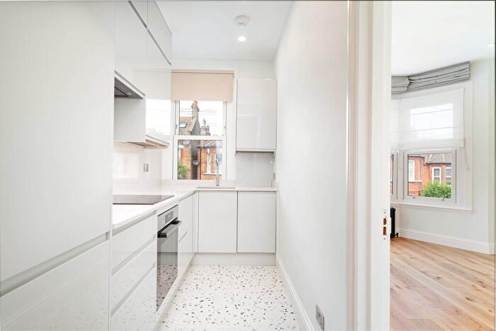2 Bedroom Flat For Sale In Wolfington Road, West Norwood, London, SE27