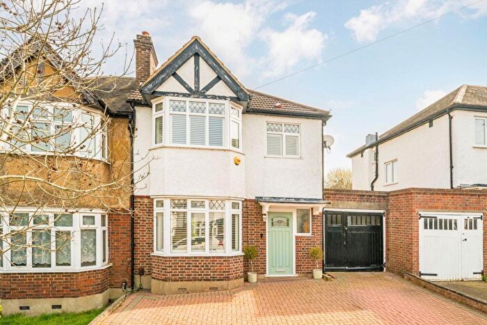 3 Bedroom Semi Detached House For Sale In Chumleigh Walk, Surbiton, KT5
