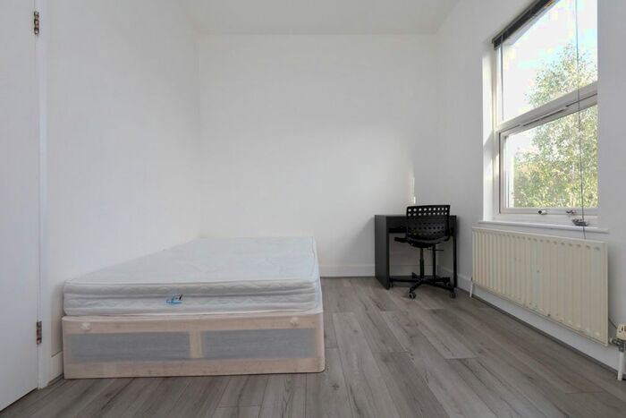 Studio To Rent In Ethelburga Road, Romford, RM3