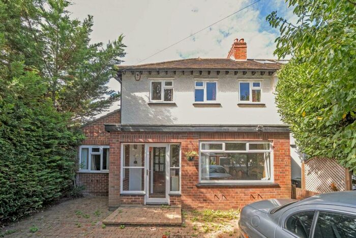 4 Bedroom Flat To Rent In Park Road, Kingston, KT2