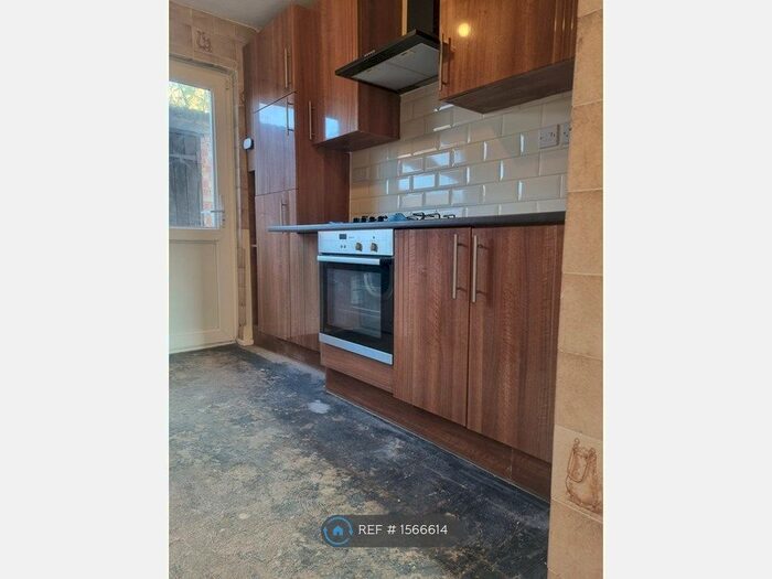 3 Bedroom Semi-Detached House To Rent In Langley, Slough, SL3