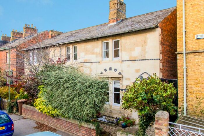 2 Bedroom Terraced House To Rent In Richmond Road, Oxford, OX1