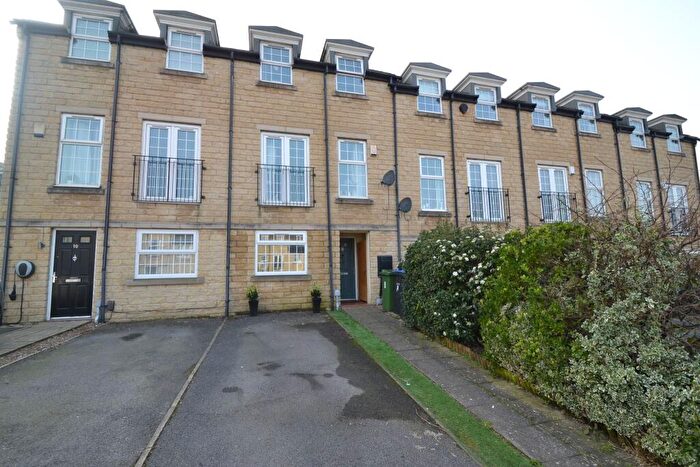 3 Bedroom Terraced House For Sale In Far Highfield Close, Idle, BD10