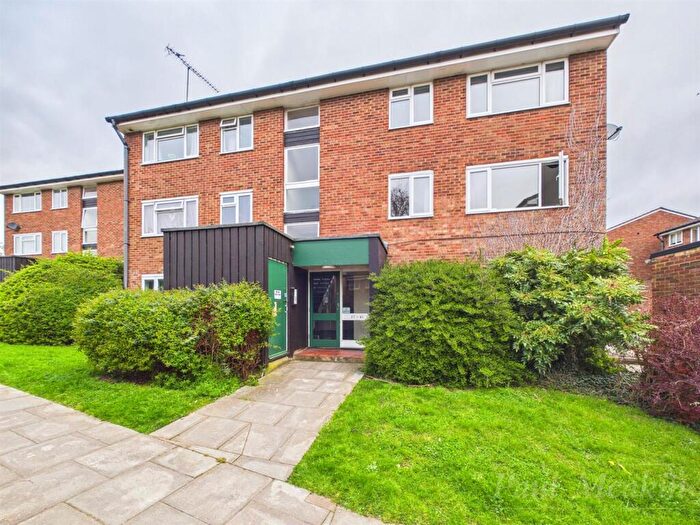 2 Bedroom Flat For Sale In Middlefields, Croydon, CR0