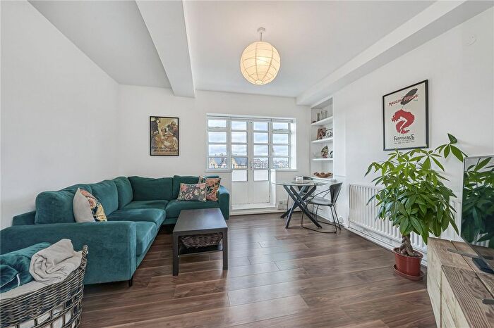 2 Bedroom Flat For Sale In Oaklands Estate, London, SW4