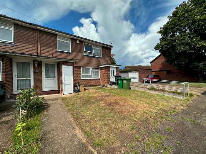 2 Bedroom Maisonette To Rent In Garner Drive, Broxbourne, EN10