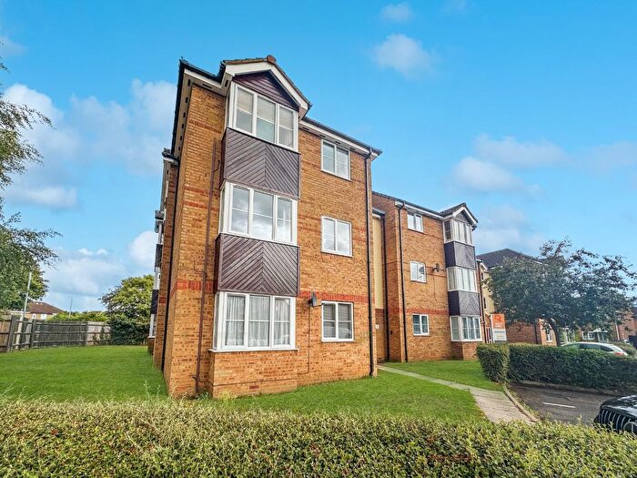 1 Bedroom Flat For Sale In Falcon Close, Dunstable, LU6